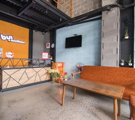 RedDoorz Plus @ Ung Van Khiem Street