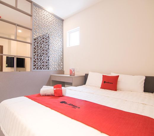 RedDoorz near Xo Viet Nghe Tinh Street