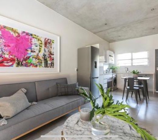 Trendy Melrose Apartment