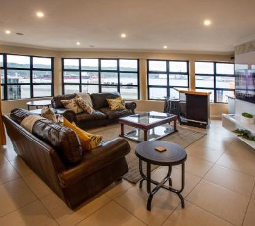uSHAKA WATERFRONT - PEACEFUL PLENTIFUL PENTHOUSE