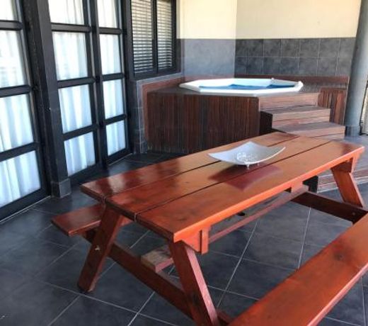 uSHAKA WATERFRONT - PEACEFUL PLENTIFUL PENTHOUSE