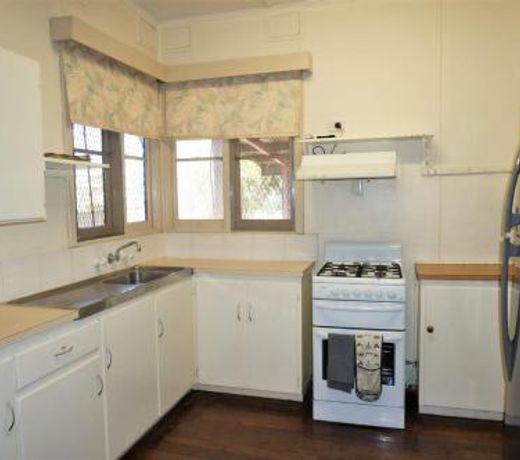 10 Tautog Street