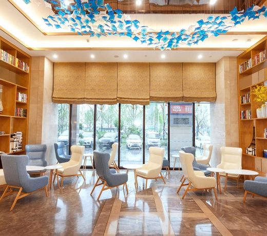 Kyriad Marvelous HotelÂ·Weihai High-speed Railway Station