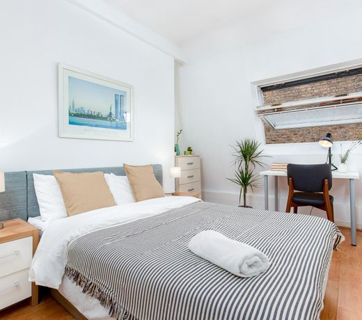 SIDNEY STREET - DELUXE GUEST ROOM 6