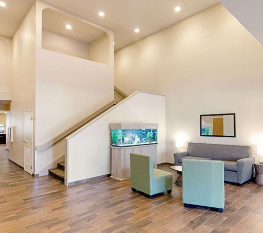 Quality Inn & Suites Near Tanger Outlet Mall