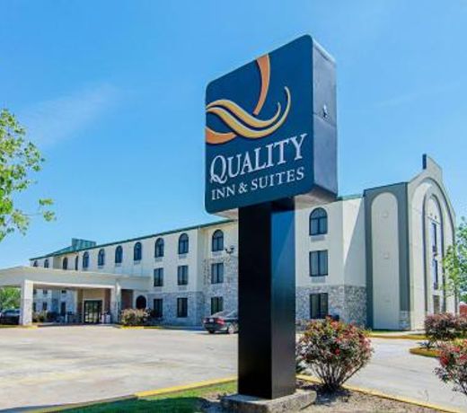 Quality Inn & Suites Near Tanger Outlet Mall
