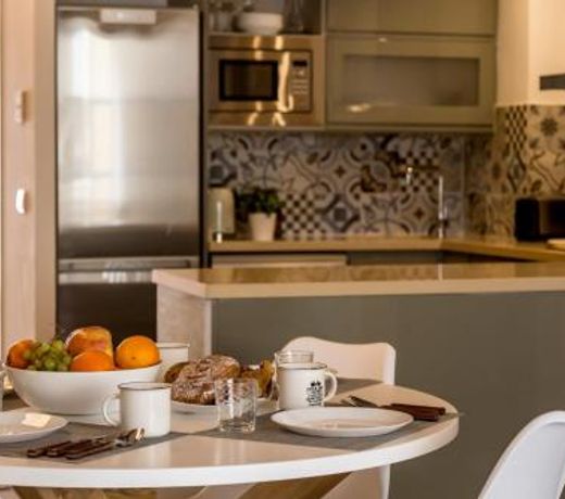 FLORIT FLATS - CATHEDRAL LUXURY TERRACE FLAT 2BR 2BA AC Wifi
