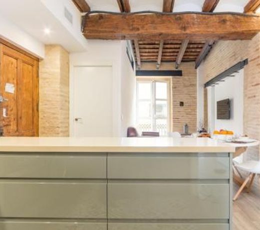 FLORIT FLATS - CATHEDRAL LUXURY TERRACE FLAT 2BR 2BA AC Wifi