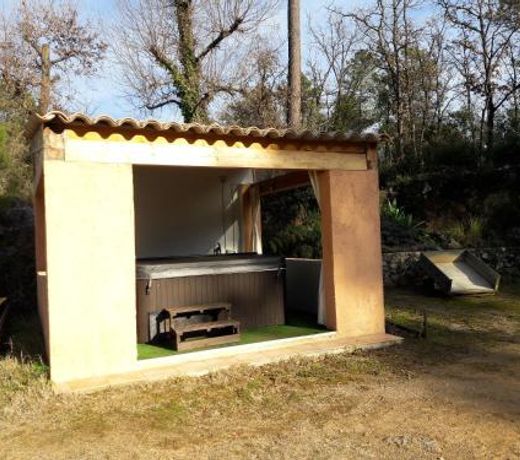 Maison d'une chambre avec jacuzzi jardin et wifi a Montauroux