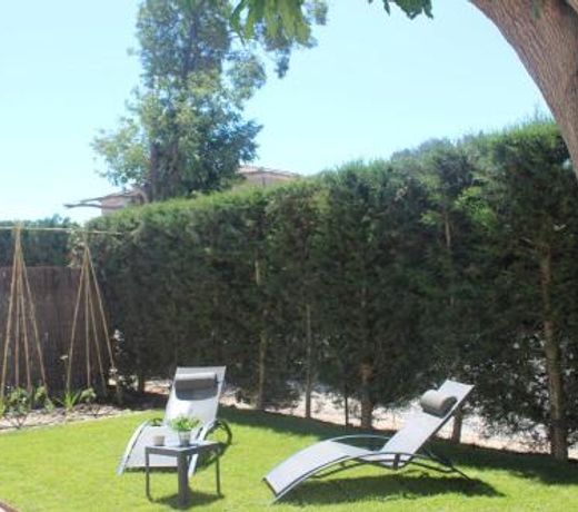 La maison de Manon, 4-5personnes, 75m2, centre village, jardin et wifi