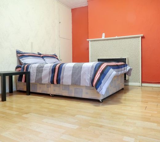 MAYDWELL HOUSE - DELUXE GUEST ROOM