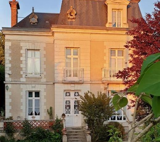 LA MAISON LEONARD