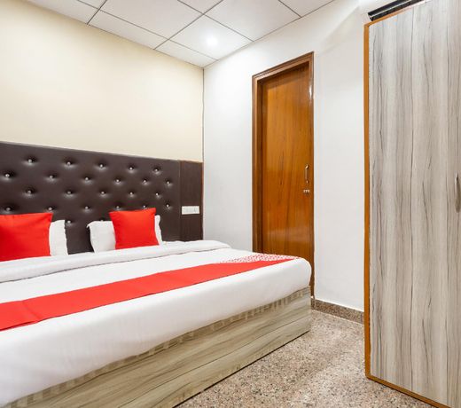OYO 40649 Hotel Kapoor Residency