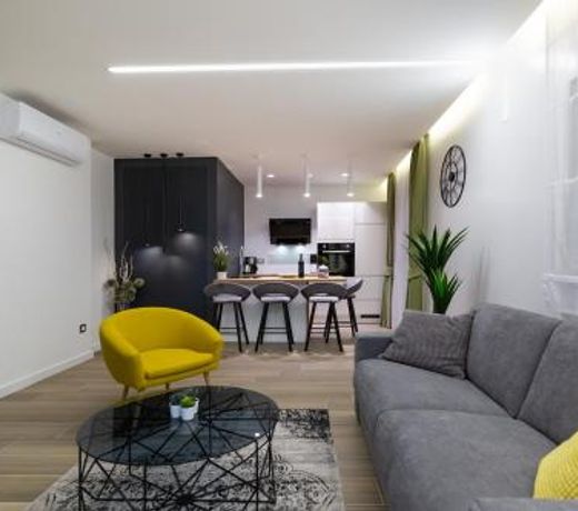 Downtown Marcius Luxury Apartment with Jacuzzi & Sauna