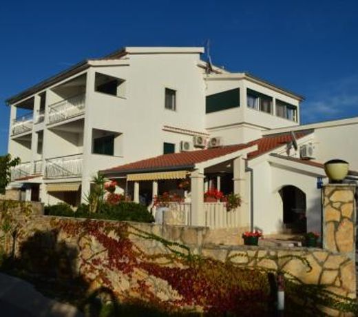 Apartment in Vinišce with Balcony, Air condition, WIFI, Washing machine (4753-7)