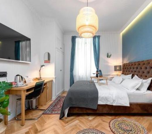 Evala luxury rooms with pool and garden