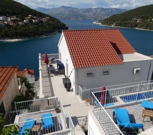 Villa More