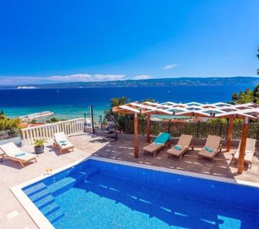 Villa Matan - only 200m from the sandy beaches, private 28m2 pool