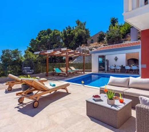 Villa Matan - only 200m from the sandy beaches, private 28m2 pool