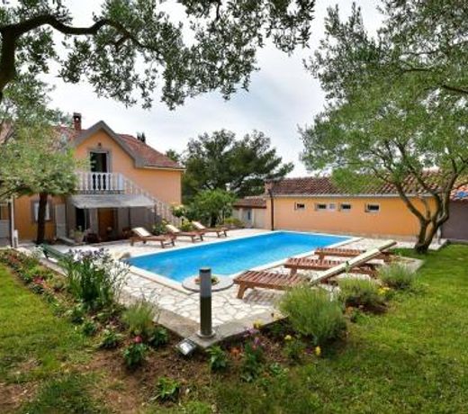Family friendly apartments with a swimming pool Sveti Filip i Jakov, Biograd - 17192