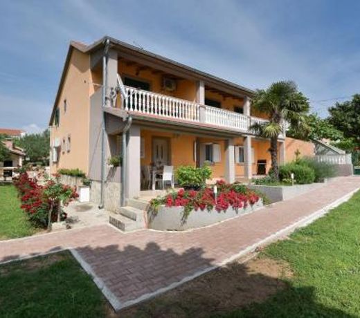 Family friendly apartments with a swimming pool Sveti Filip i Jakov, Biograd - 17192