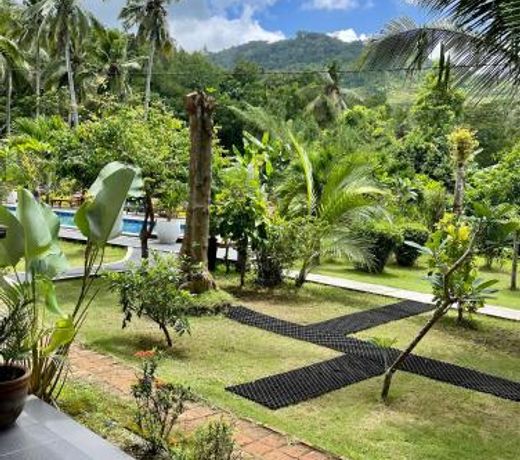 Red island villas