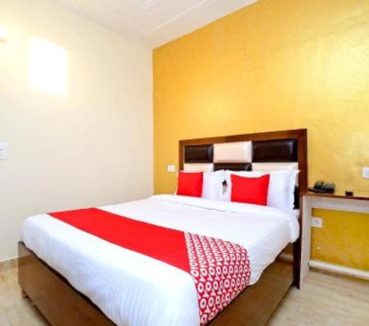 OYO 40307 Mohali Blue