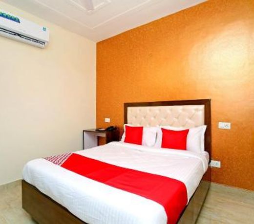 OYO 40307 Mohali Blue