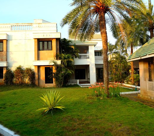 Peakland Hotels and Resorts