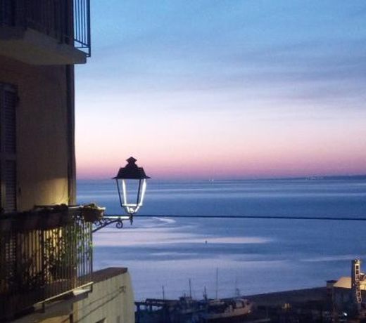 LA FINESTRA SUL MARE