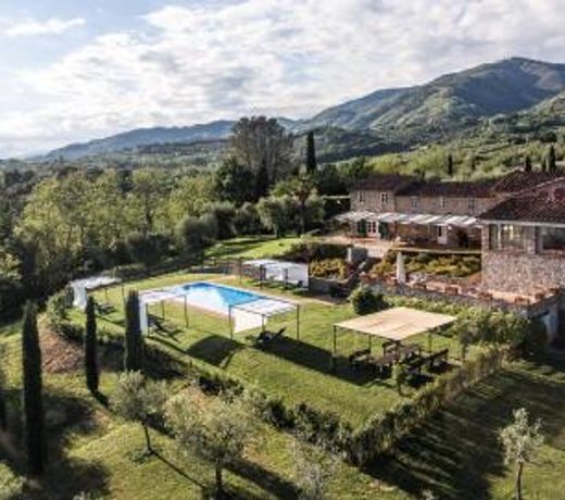 Appartamento con vista panoramica e piscina