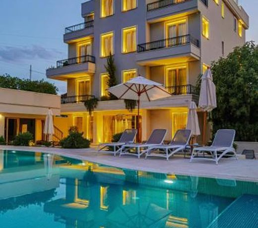 Avanti Hotel & Spa