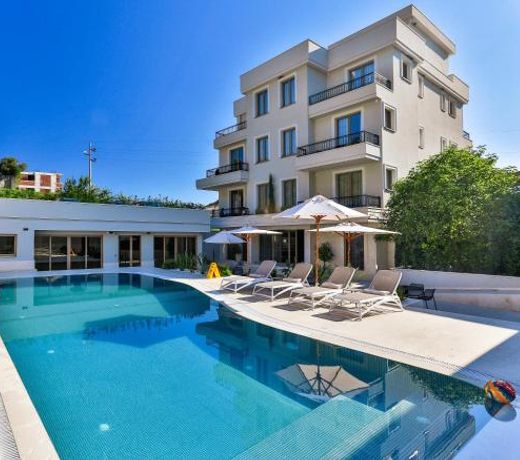 Avanti Hotel & Spa
