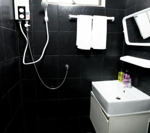 RoomQuest Ratchada MRT Suttisan