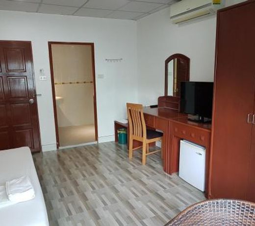 Welcome Inn Hotel @ karon Beach. Double room from only 600 Baht