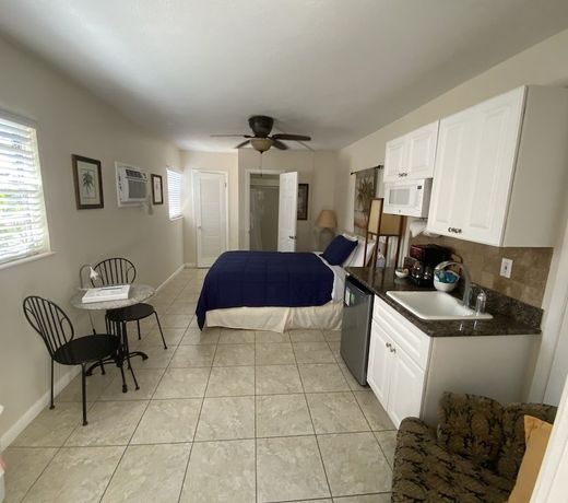 Tropical Villas Of Venice Beach