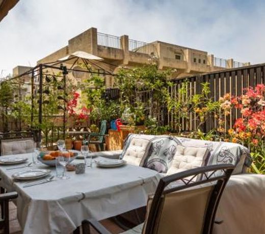 Amazing 1BR Penthouse with terrasse near Neve tzedek