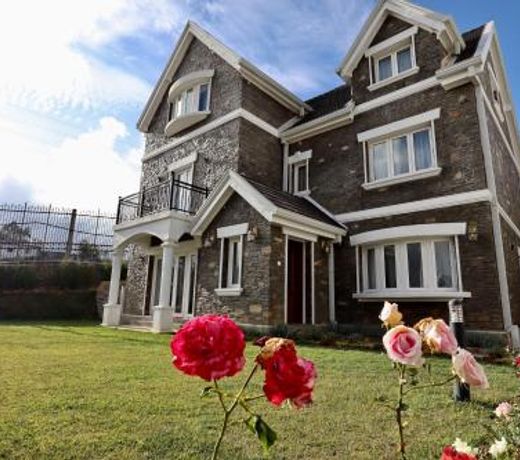 Rose Manor
