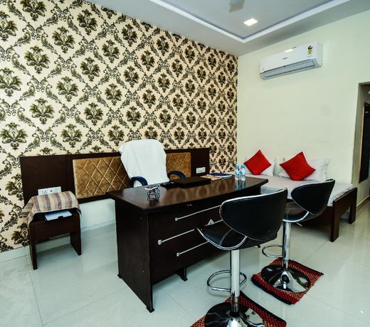 OYO 28740 Empire Greens