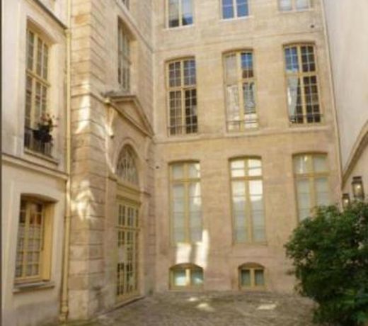 Charming Cosy Triplex in Trendy Marais