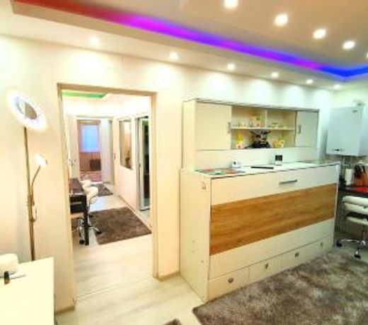 Luxury Paul apartment green, private & accessible