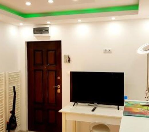 Luxury Paul apartment green, private & accessible