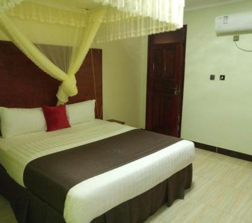 Strikers Hotel