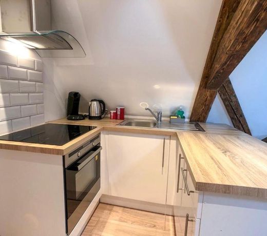 Beauty & The Beast - Old Town Cosy Apartments