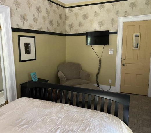 Monroe Manor Inn