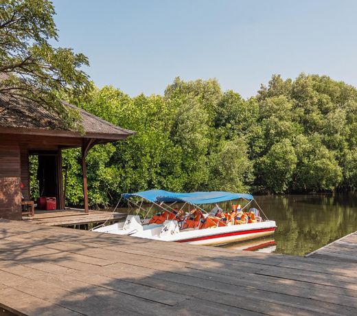 RedDoorz Resort @ Taman Wisata Mangrove