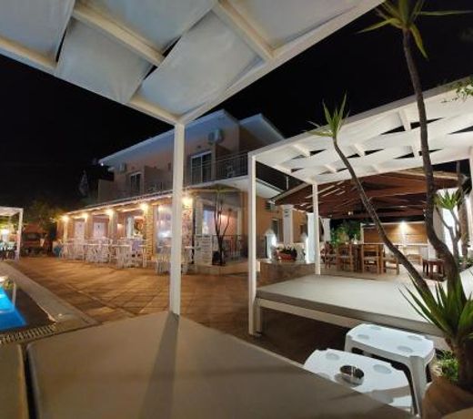Makis louvlis apartments