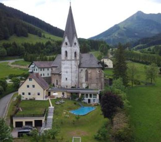 Pool, Pokale, Sauna, Billard, Kirche u. viel Natur