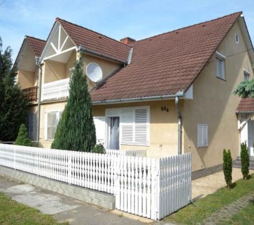 Apartments in Balatonkeresztur 37924
