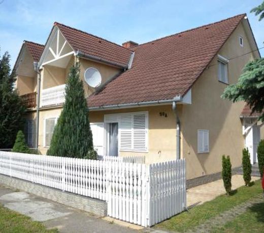 Apartments in Balatonkeresztur 37924